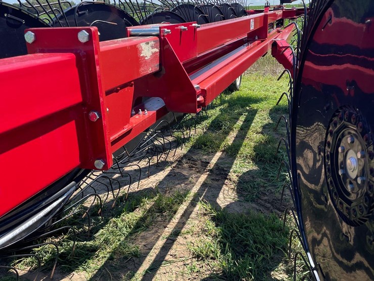 2023-h&s-14-wheel-v-rake-1-owner-image-33