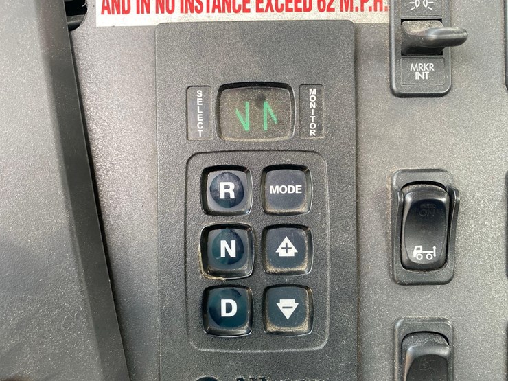 2014-freightliner-m2-image-48