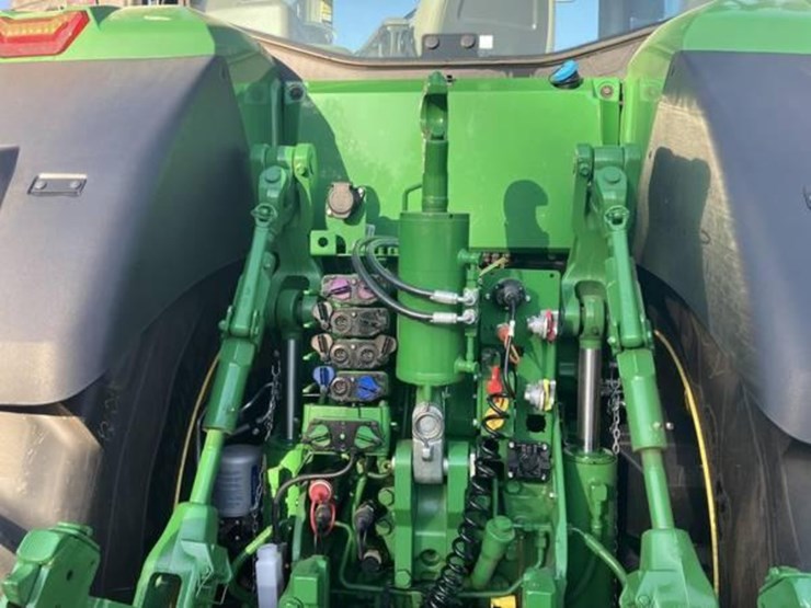 2023-john-deere-8r-410-image-17