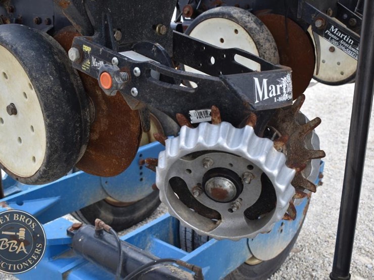 2005-kinze-3600-image-39