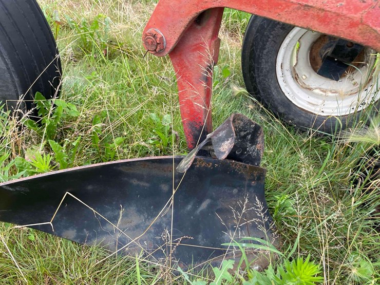 ih-720-6-bottom-plow-image-15