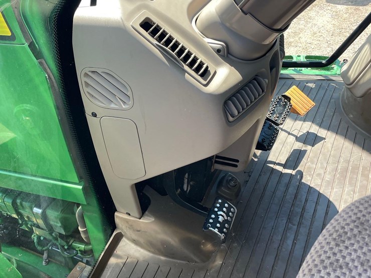 2014-john-deere-6210r-image-65