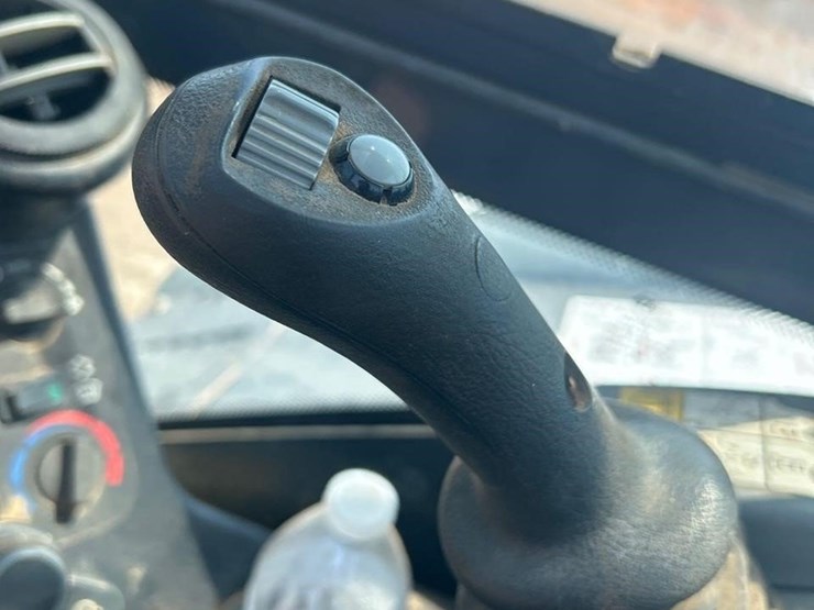 2021-bobcat-e85-image-32