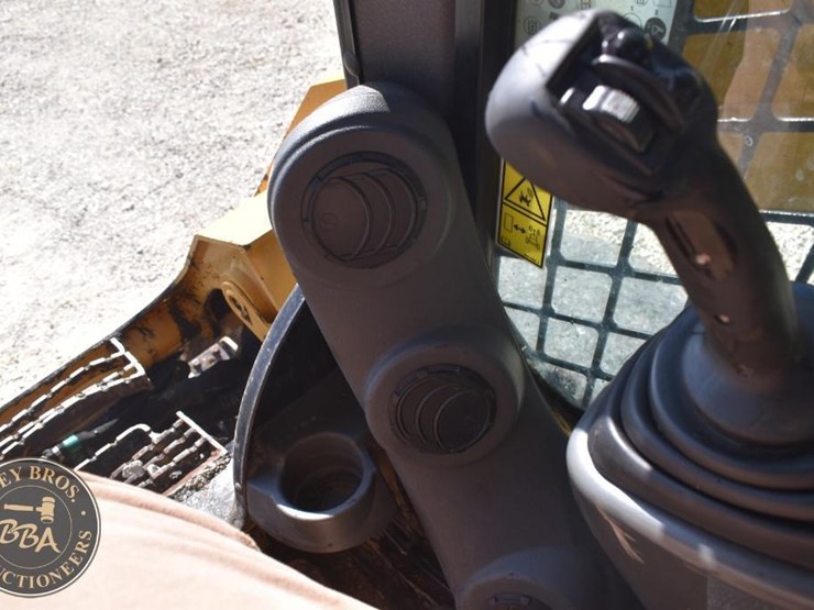 2018-caterpillar-262d-image-64