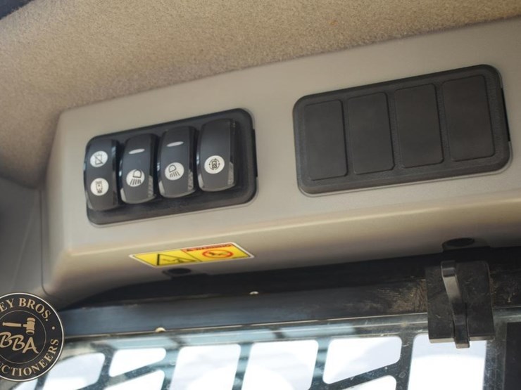 2015-caterpillar-272d2-image-44