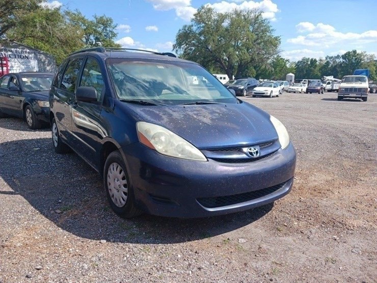 2006-toyota-sienna-image-1