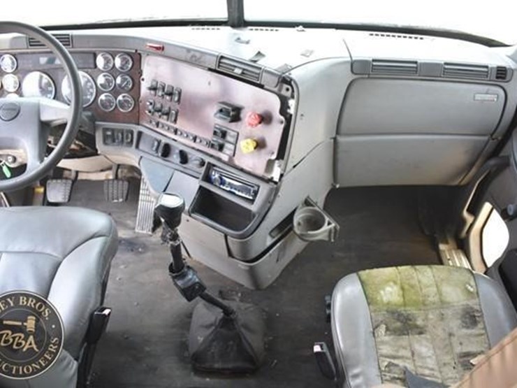 1997-freightliner-century-120-image-66