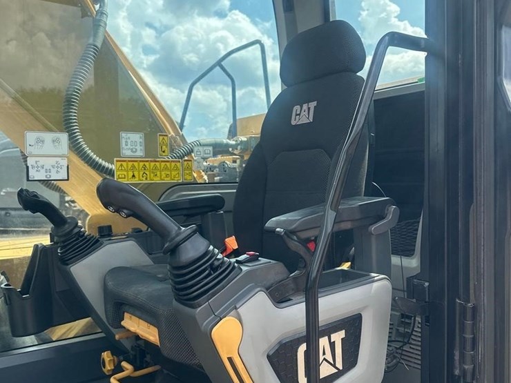 2021-caterpillar-323-image-26
