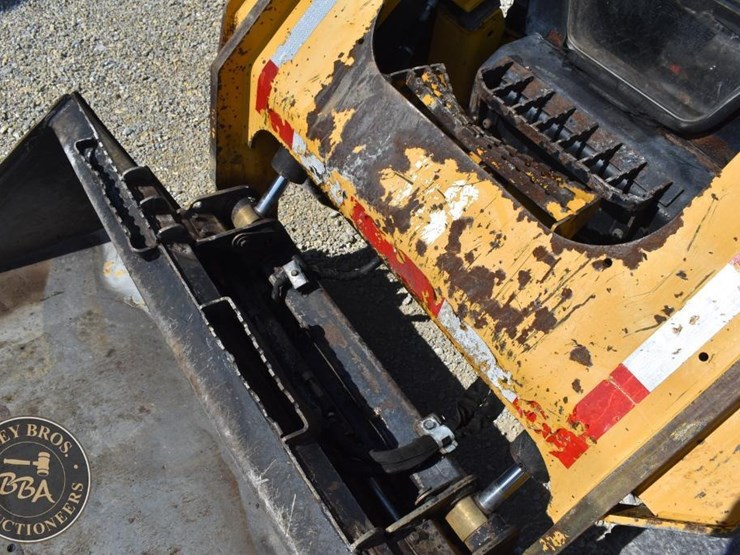 2018-caterpillar-262d-image-30