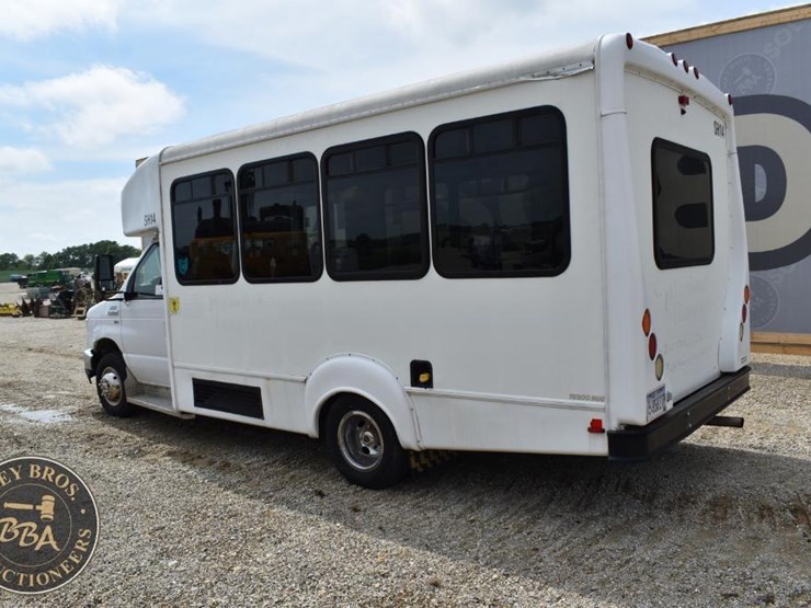 2014-ford-e350-image-9