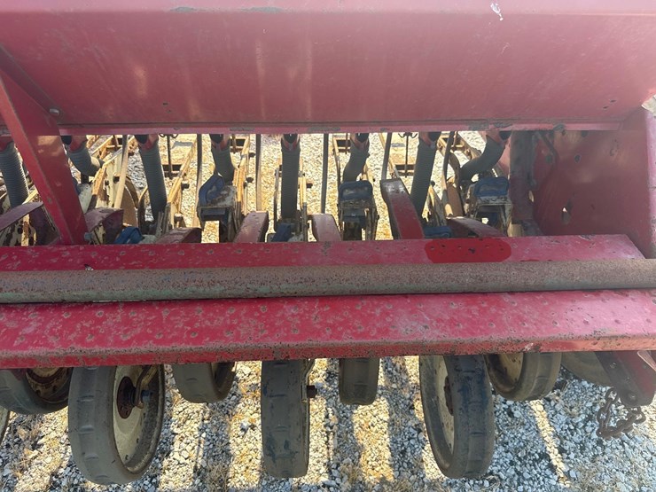 18x7-ih-510-grain-drill-image-16