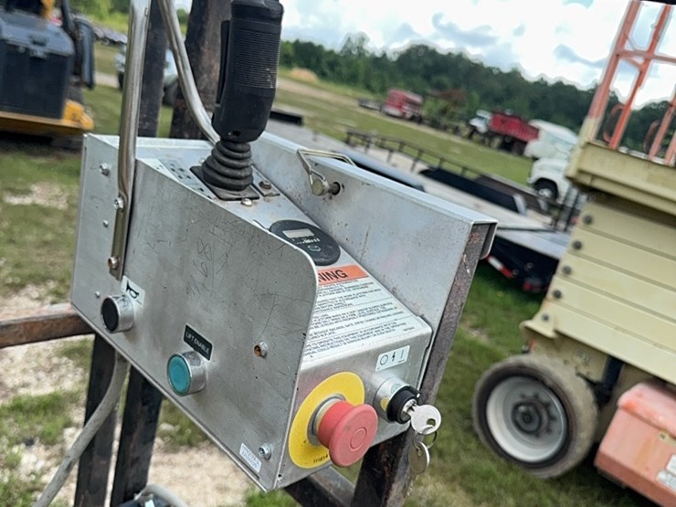 skyjack-scissor-lift-image-9