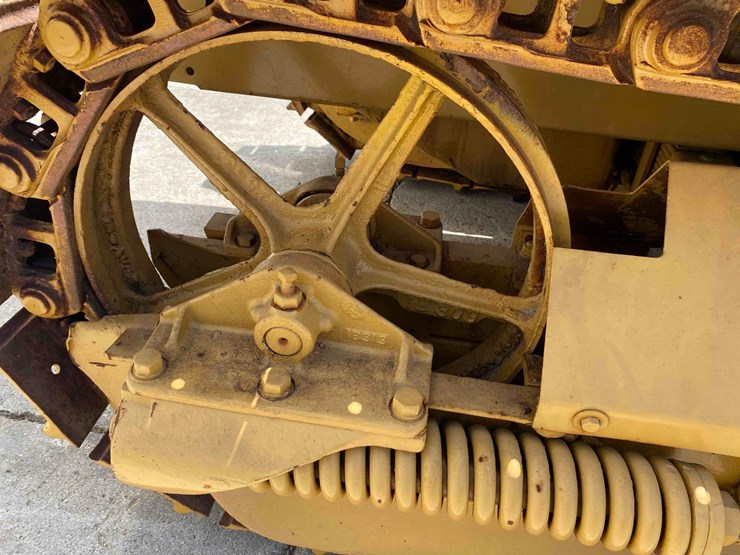 caterpillar-15-ag-crawler-image-13