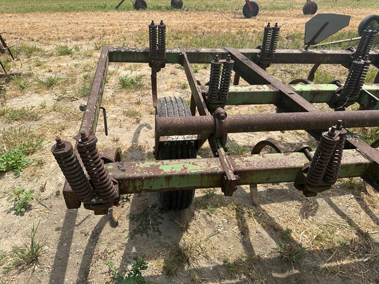 john-deere-100-image-31