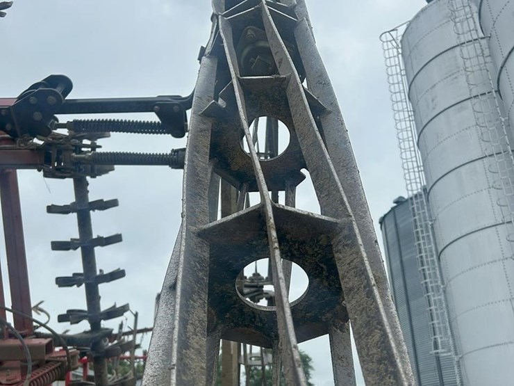 2012-kuhn-krause-8000-25-image-13