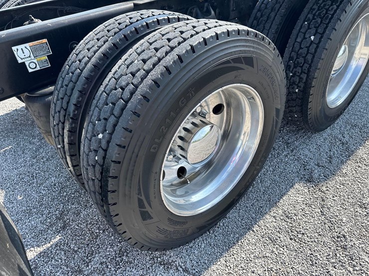 2019-kenworth-w900l-image-31