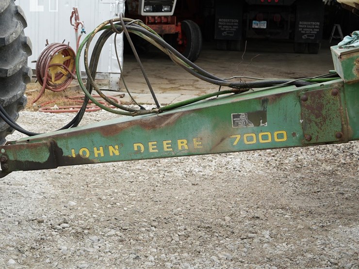 john-deere-7000-image-10