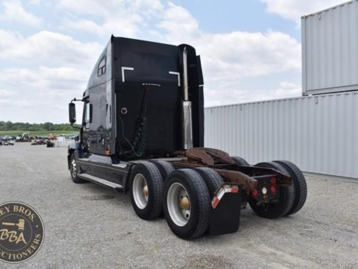 1997-freightliner-century-120-image-5
