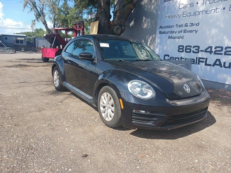 2018-volkswage-beetle-runs/moves-2.0t-s-image-2