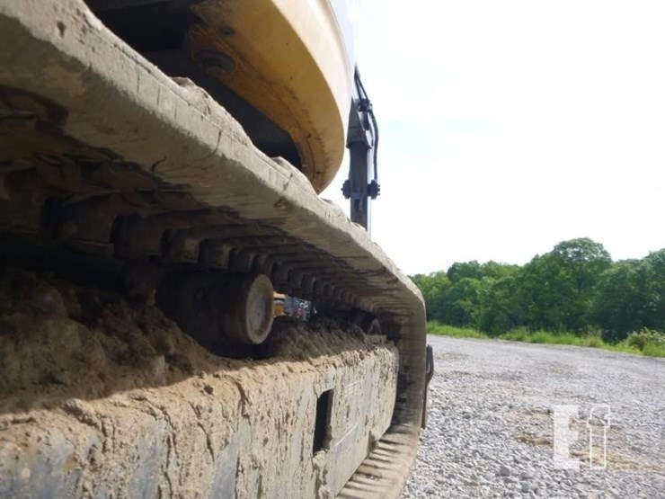 2021-deere-26g-image-37