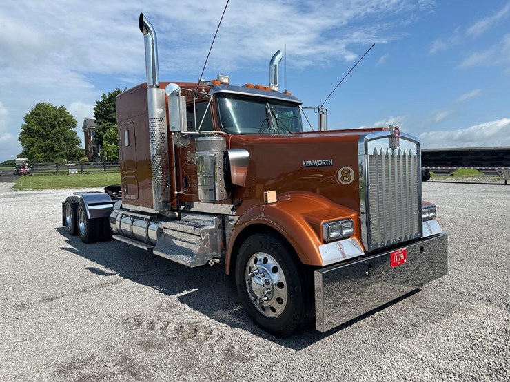 2019-kenworth-w900l-image-10