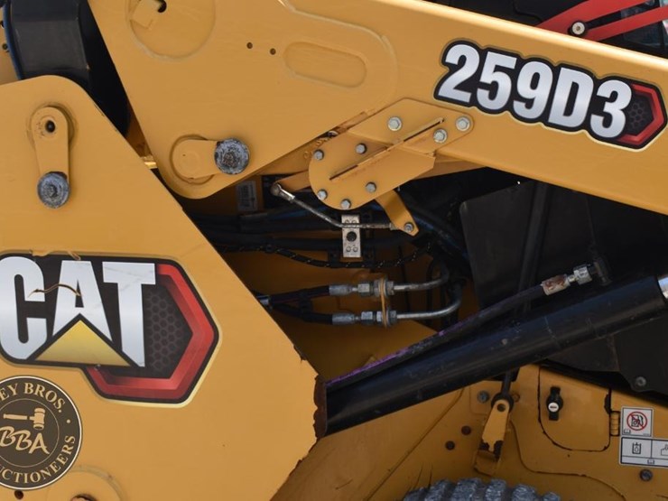 2021-caterpillar-262d3-image-40