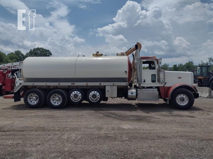 2015-peterbilt-389-image-3