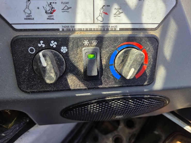 2015-bobcat-s450-skid-steer-image-8