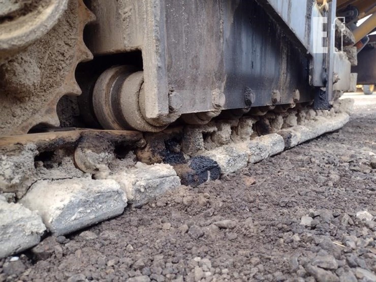 2012-caterpillar-ap-255e-image-31