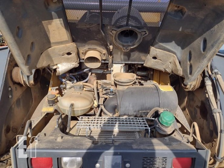 2021-deere-331g-image-36