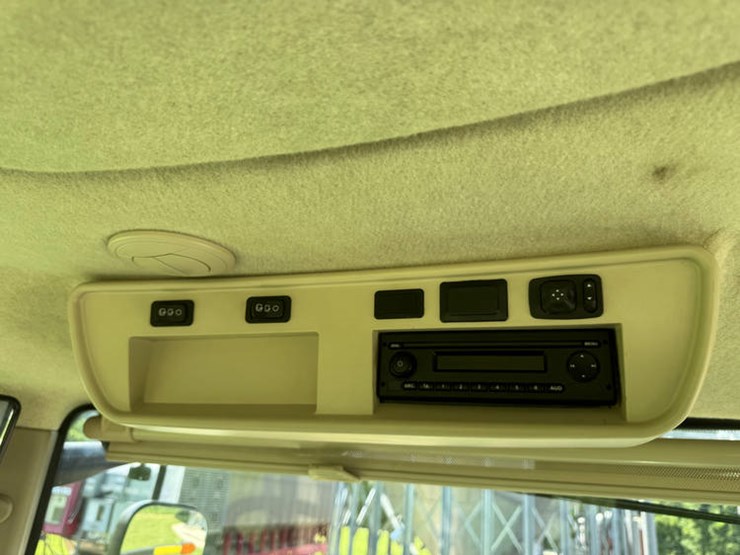 2014-john-deere-8270r-image-61