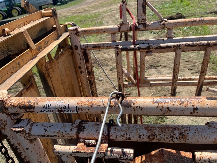 for-most-cattle-chute-image-12