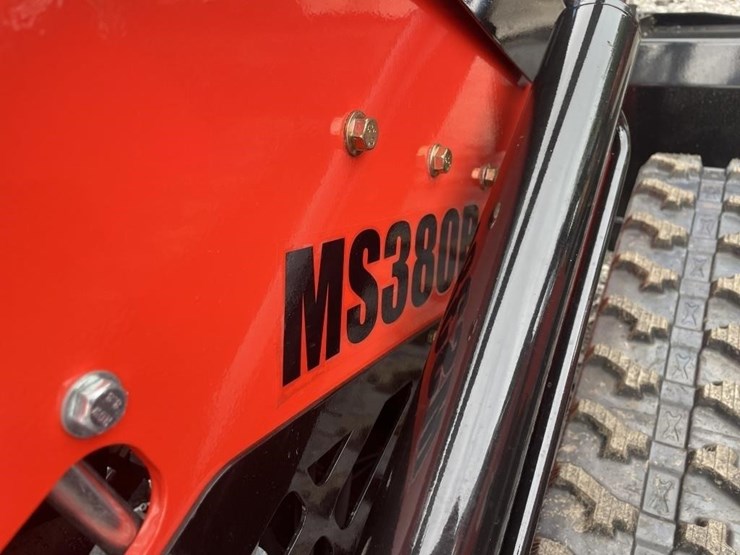 new-mms-skid-steer-loader-image-2