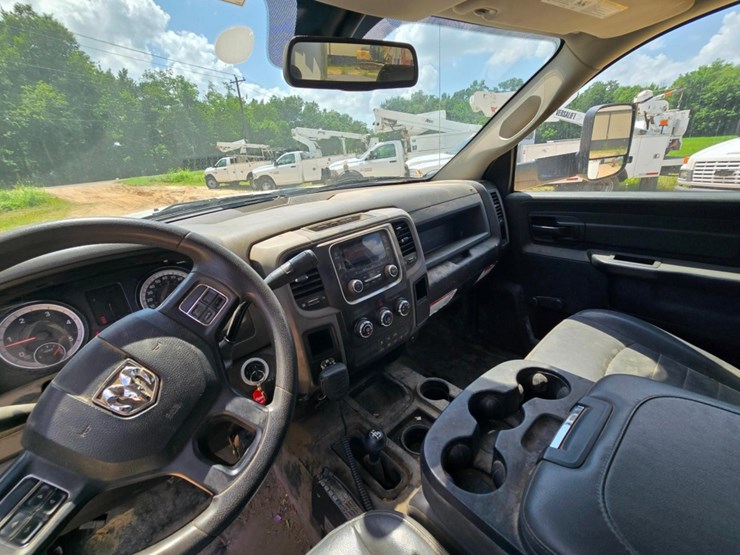 2018-dodge-ram-5500-image-27