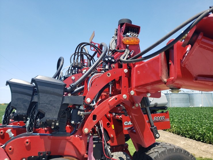 2023-case-2140-12/23-pivot-planter-image-6