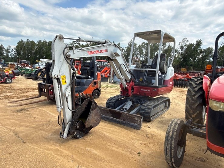 251---2023-takeuchi-tb230-excavator-image-2