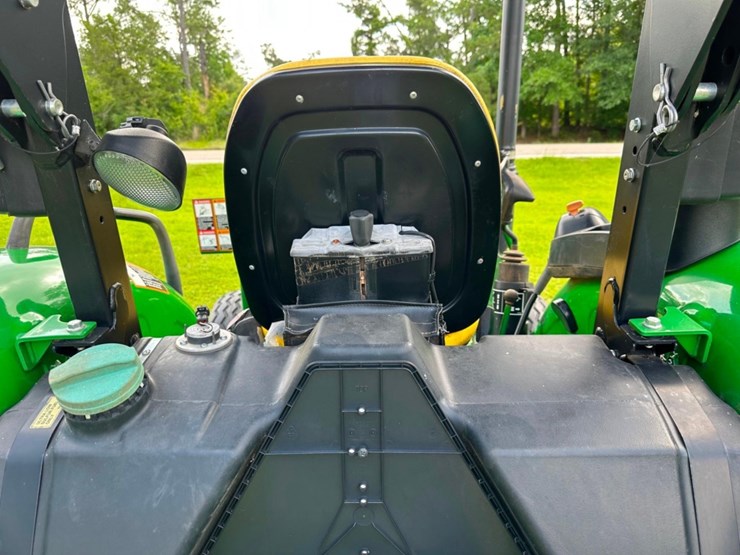 2021-john-deere-5045e-image-12