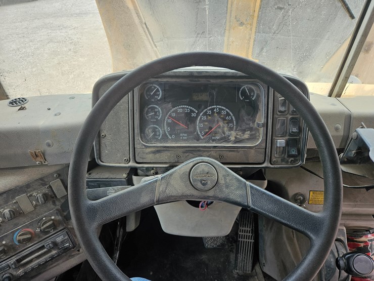 2005-freightliner-fs65-image-82