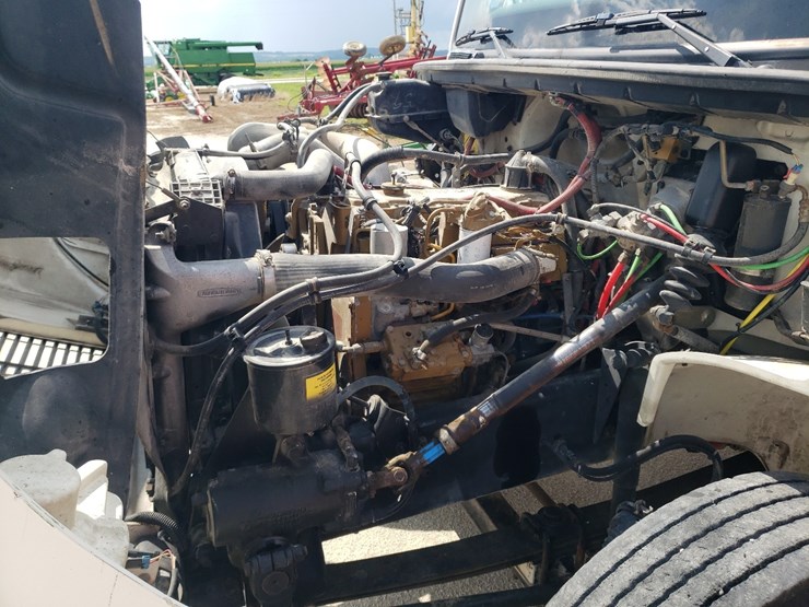 2002-freightliner-fl70-image-8
