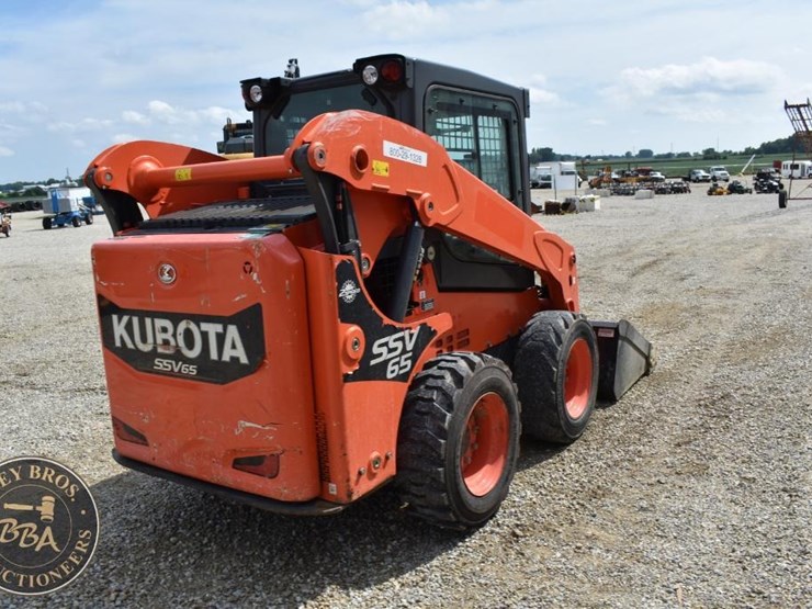 2020-kubota-ssv65-image-14