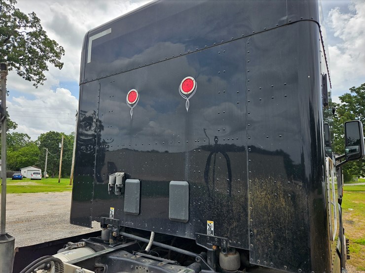 2018-peterbilt-579-image-105