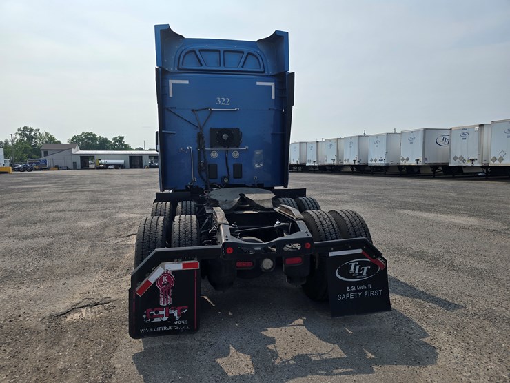 2019-peterbilt-579-image-19