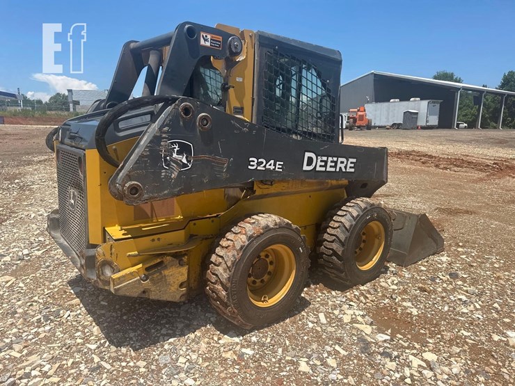 2017-deere-324e-image-5