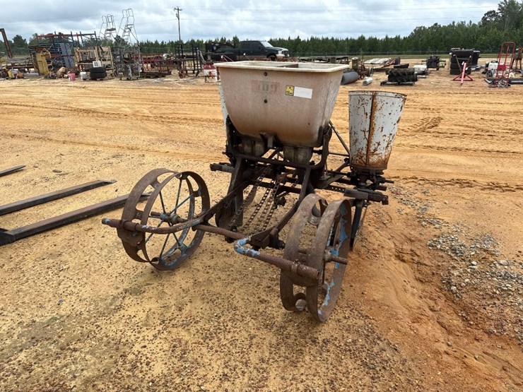 121---ford-2---row-planter-image-4