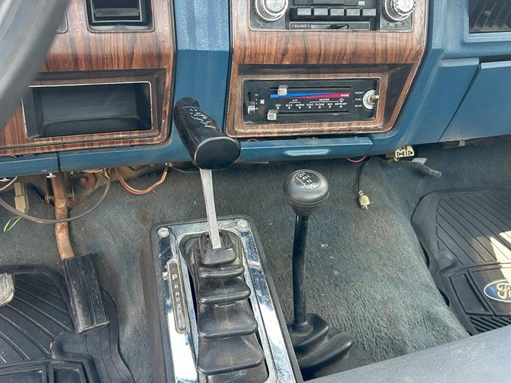 1984-ford-f350-image-10