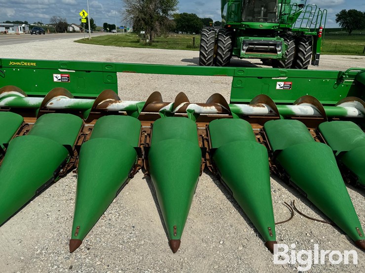 2020-john-deere-708c-image-2