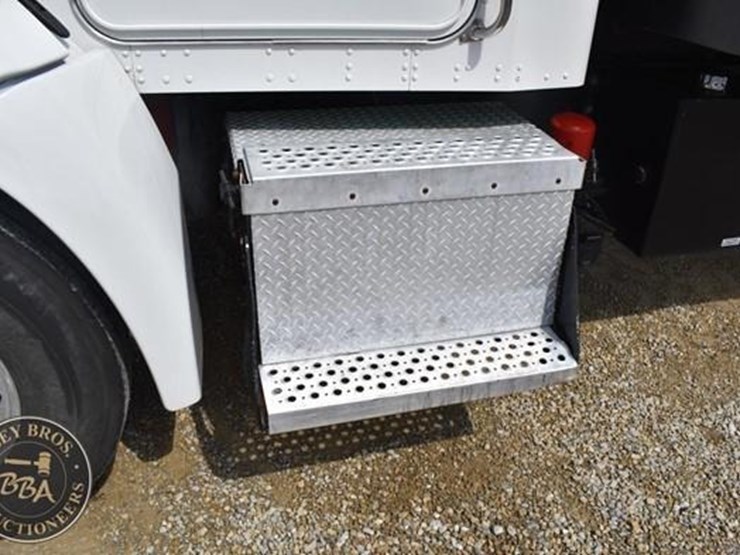2012-kenworth-t370-image-33