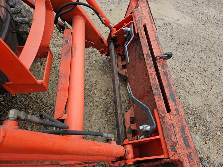 #20866-•-2008-kubota-l3240-tractor-image-46