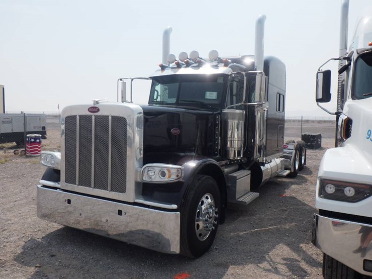 2023-peterbilt-389-image-1