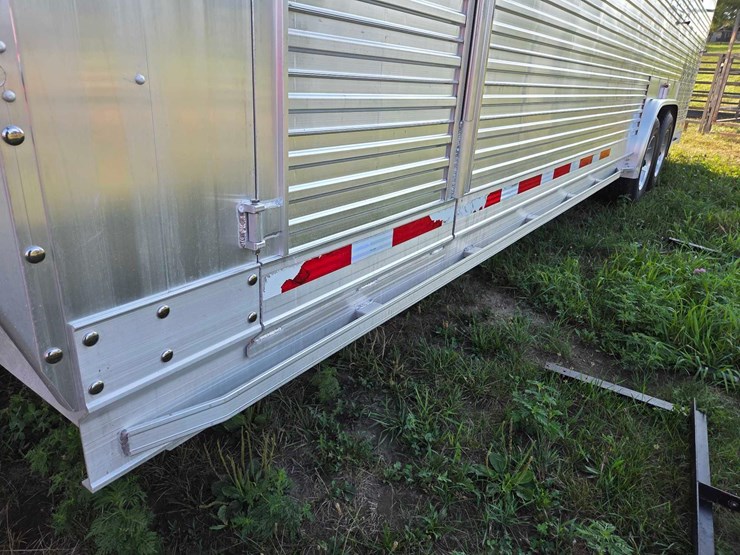 2017-8'x24'-eby-aluminum-livestock-trailer-image-32